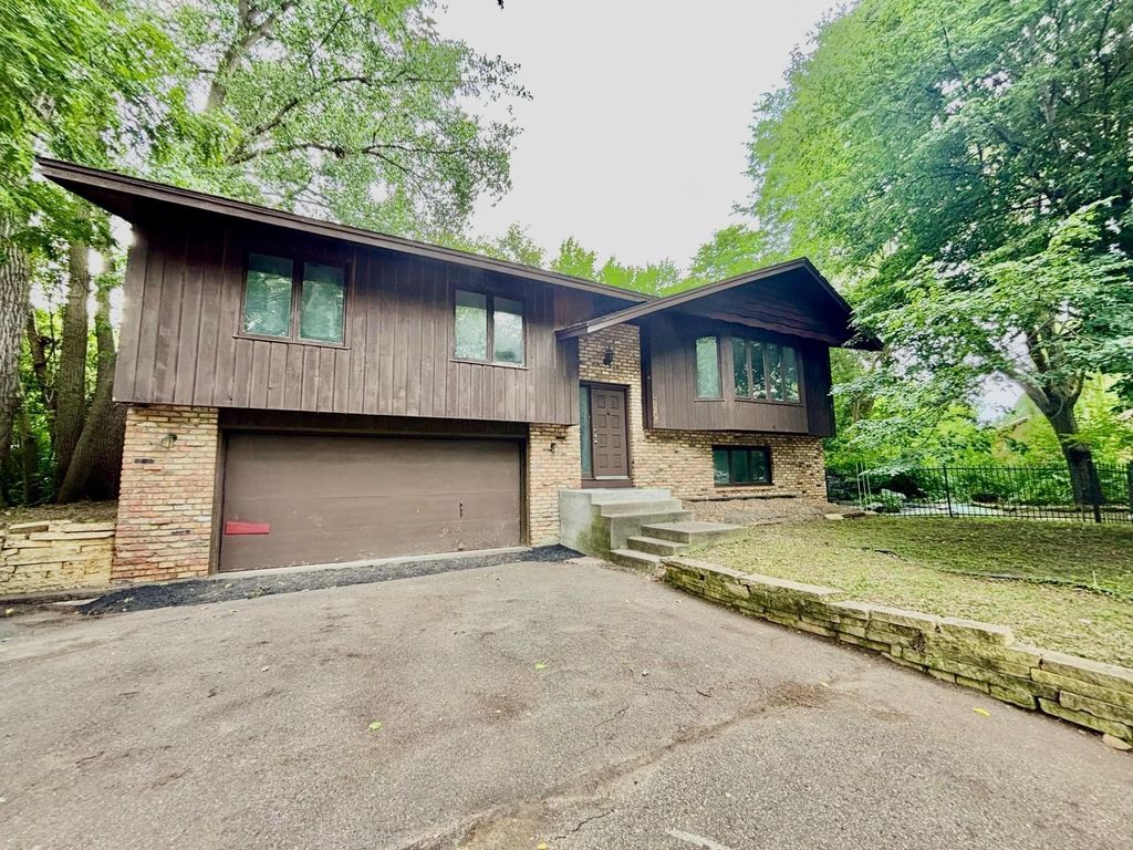 790 Carla Lane, Little Canada, MN 55109