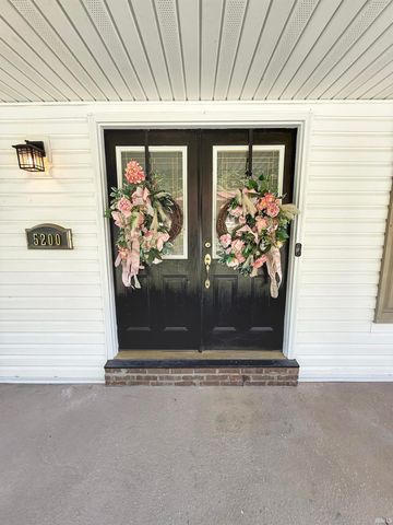 5200 Kenwood Drive, Newburgh, IN 47630
