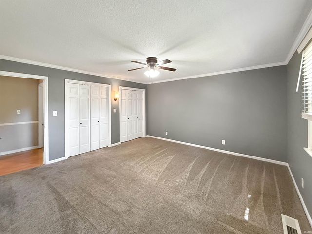 5200 Kenwood Drive, Newburgh, IN 47630