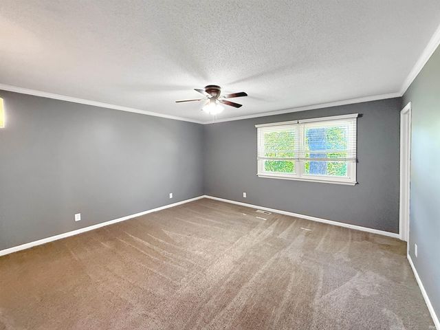 5200 Kenwood Drive, Newburgh, IN 47630