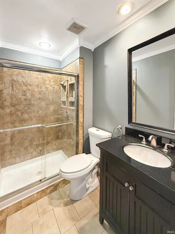 5200 Kenwood Drive, Newburgh, IN 47630