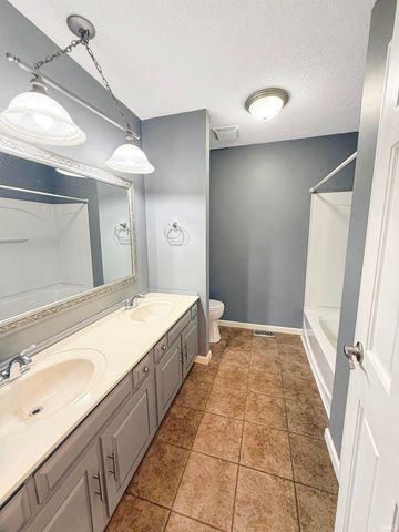 5200 Kenwood Drive, Newburgh, IN 47630