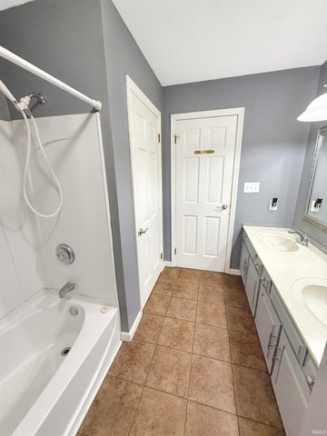 5200 Kenwood Drive, Newburgh, IN 47630