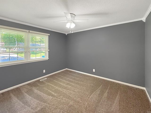 5200 Kenwood Drive, Newburgh, IN 47630