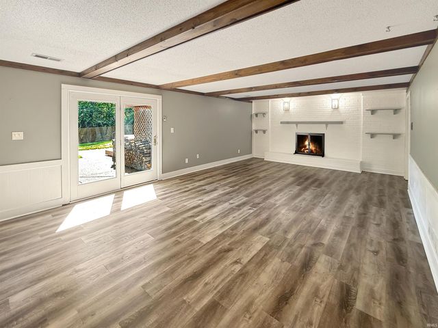5200 Kenwood Drive, Newburgh, IN 47630