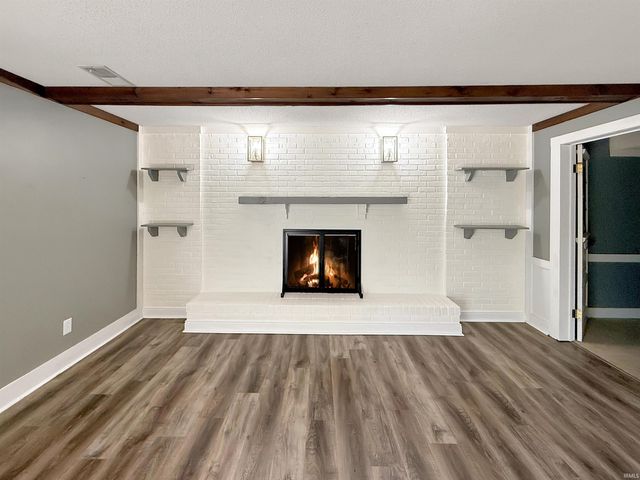 5200 Kenwood Drive, Newburgh, IN 47630