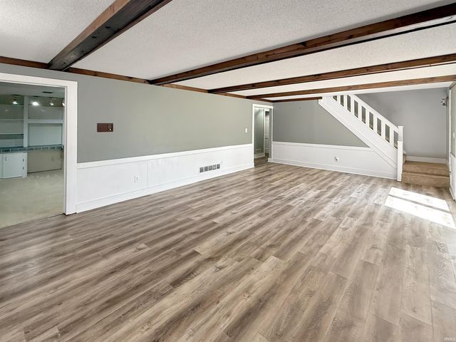 5200 Kenwood Drive, Newburgh, IN 47630