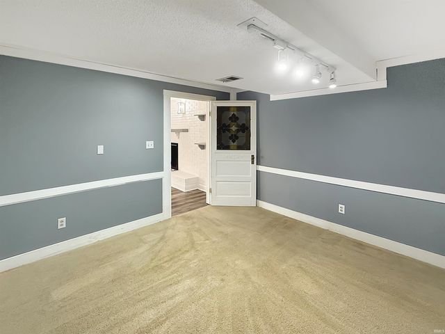 5200 Kenwood Drive, Newburgh, IN 47630