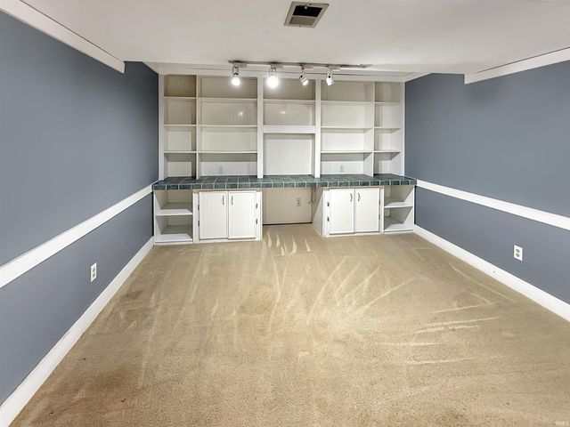 5200 Kenwood Drive, Newburgh, IN 47630
