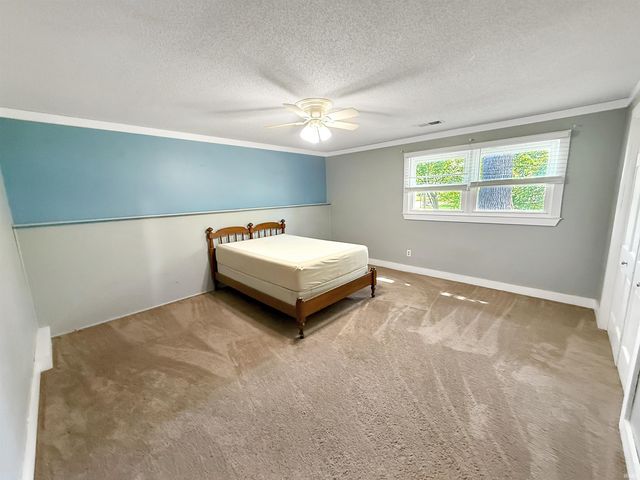 5200 Kenwood Drive, Newburgh, IN 47630