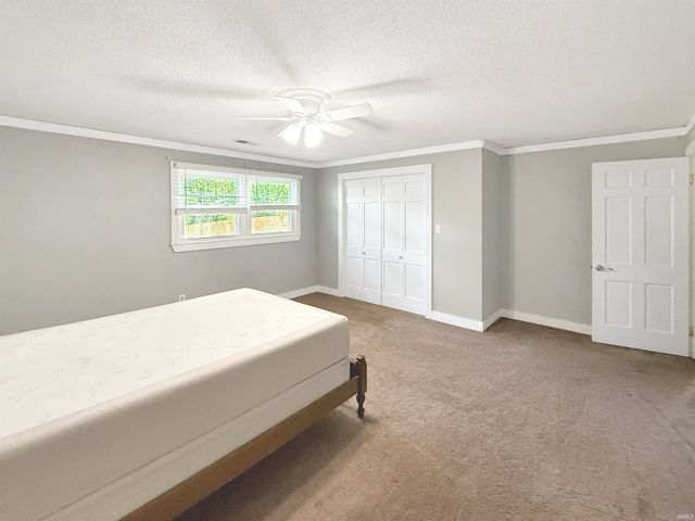 5200 Kenwood Drive, Newburgh, IN 47630