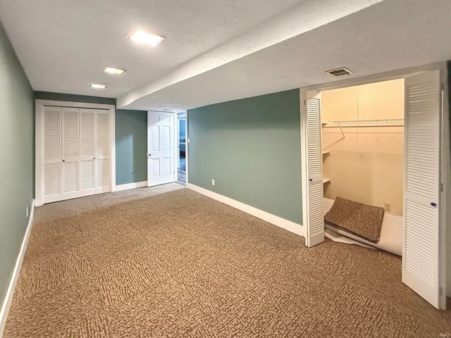 5200 Kenwood Drive, Newburgh, IN 47630