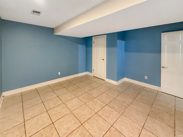 5200 Kenwood Drive, Newburgh, IN 47630