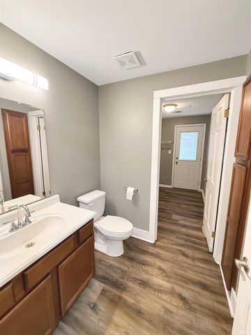 5200 Kenwood Drive, Newburgh, IN 47630