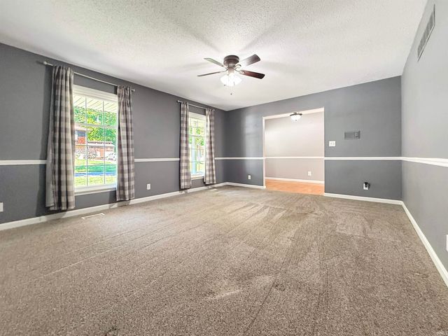 5200 Kenwood Drive, Newburgh, IN 47630