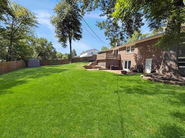 5200 Kenwood Drive, Newburgh, IN 47630