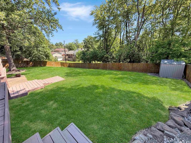 5200 Kenwood Drive, Newburgh, IN 47630