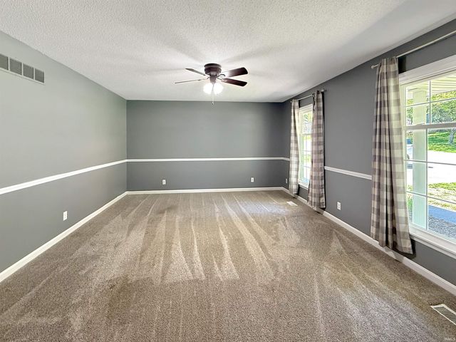 5200 Kenwood Drive, Newburgh, IN 47630