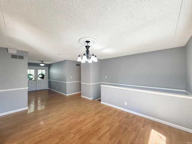 5200 Kenwood Drive, Newburgh, IN 47630