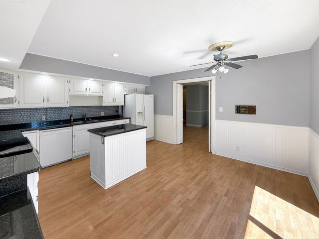 5200 Kenwood Drive, Newburgh, IN 47630