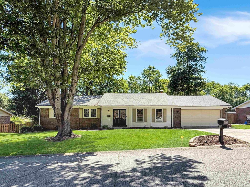 5200 Kenwood Drive, Newburgh, IN 47630