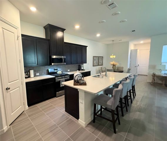 1207 Birds Fort Trail, Arlington, TX 76005