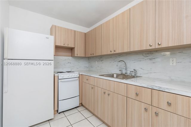 345 W 68th St 202, Hialeah, FL 33014