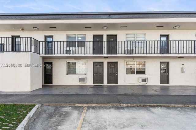 345 W 68th St 202, Hialeah, FL 33014