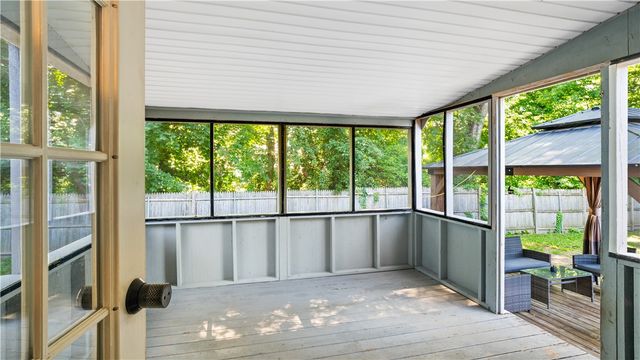 52 Brentwood Avenue, Warwick, RI 02886