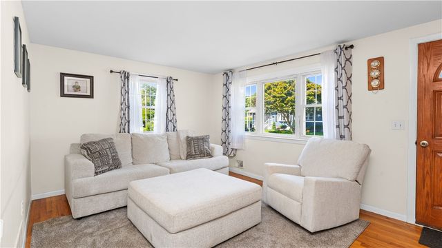 52 Brentwood Avenue, Warwick, RI 02886