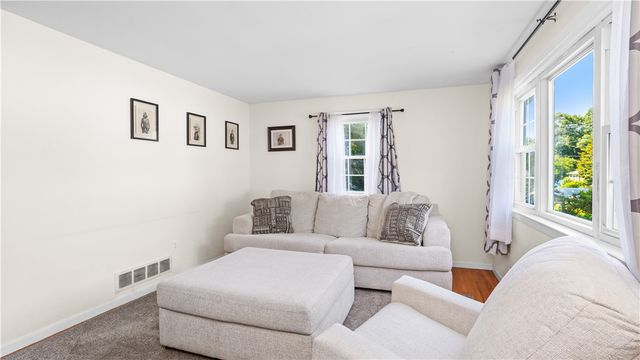 52 Brentwood Avenue, Warwick, RI 02886