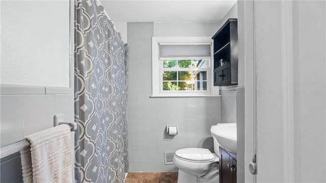 52 Brentwood Avenue, Warwick, RI 02886