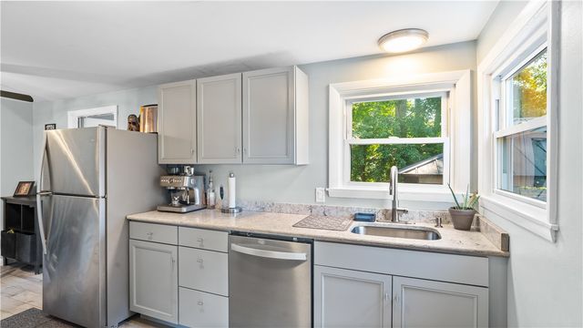 52 Brentwood Avenue, Warwick, RI 02886