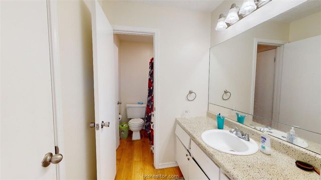 1005 Spring Loop D, College Station, TX 77840