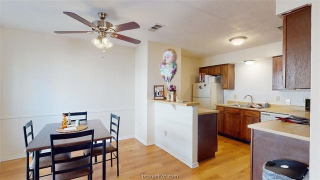 1005 Spring Loop D, College Station, TX 77840