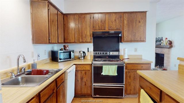 1005 Spring Loop D, College Station, TX 77840