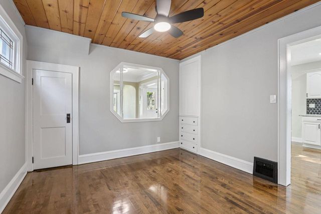 1537 S 56th STREET, West Allis, WI 53214