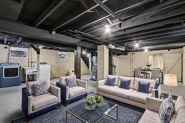 1537 S 56th STREET, West Allis, WI 53214