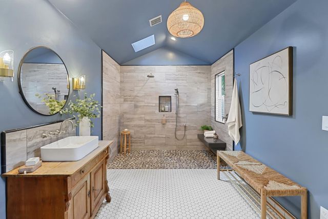 3120 American River Drive, Sacramento, CA 95864