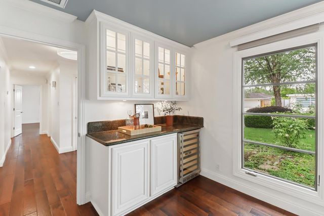 3120 American River Drive, Sacramento, CA 95864