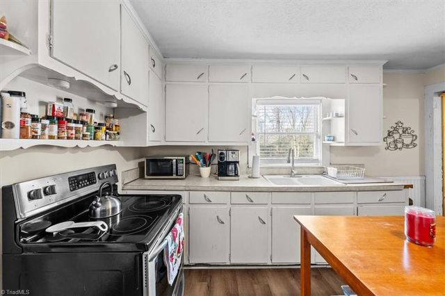 2208 Ermine Street, Randleman, NC 27317