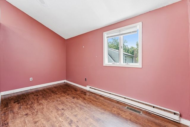 128 Newfield Rd, Springfield, MA 01119