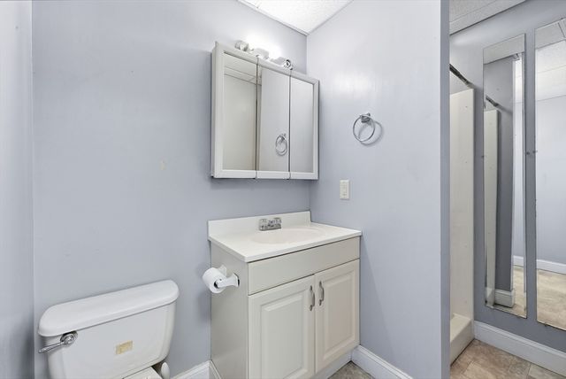 128 Newfield Rd, Springfield, MA 01119
