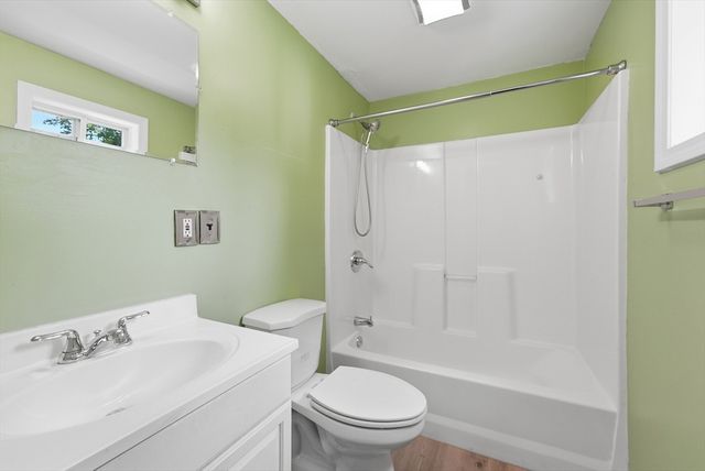 128 Newfield Rd, Springfield, MA 01119