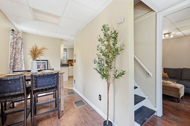 128 Newfield Rd, Springfield, MA 01119