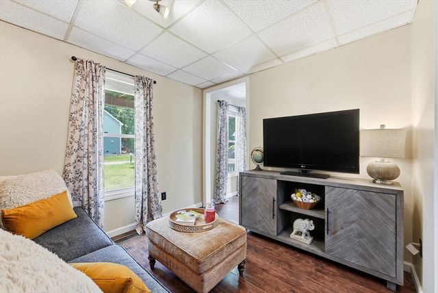 128 Newfield Rd, Springfield, MA 01119