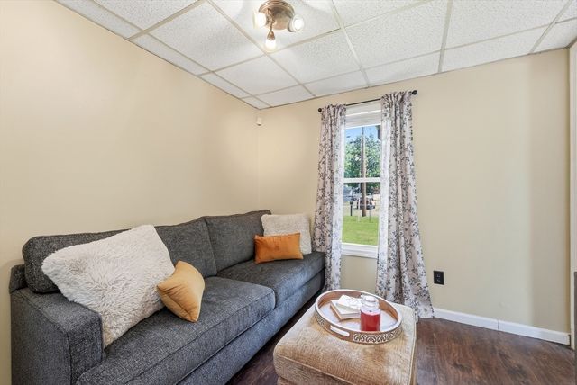 128 Newfield Rd, Springfield, MA 01119