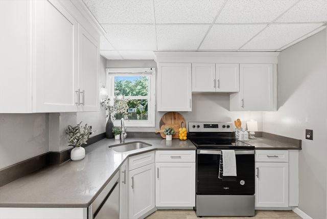 128 Newfield Rd, Springfield, MA 01119