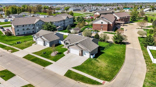 2084 Crestwood Lane, Marion, IA 52302