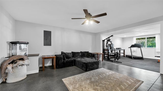 2084 Crestwood Lane, Marion, IA 52302